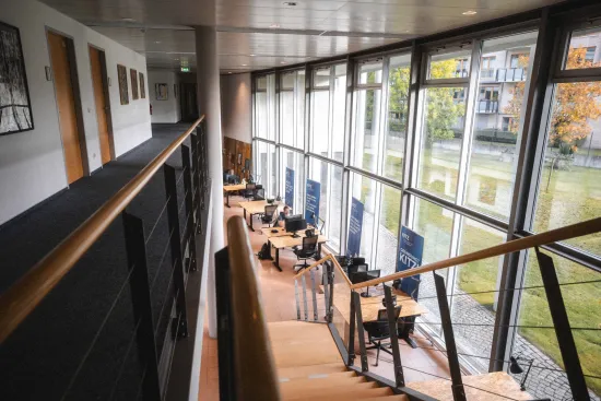 Arbeitsplätze mit Blick ins Grüne